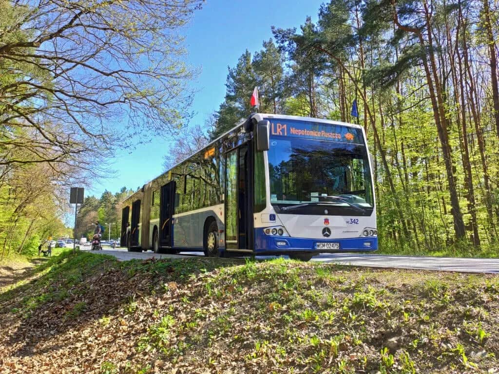 Jak dojechać do osiedla złotego wieku w Krakowie - sprawdź trasy i transport